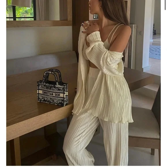 NWT MILK + HONEY Kumiko Plisse Blouse And Pant Set Cream XS - Picture 1 of 6